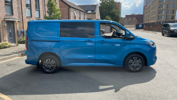 Ford Transit Custom E-320 L1 Rwd 160kW 71kWh H1 Double Cab Van Limited Auto - Image 9